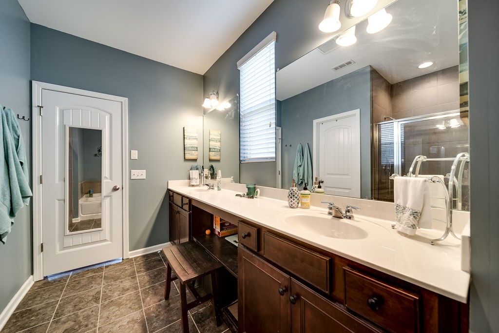 1813 Stonewater Drive Hermitage TN 37076