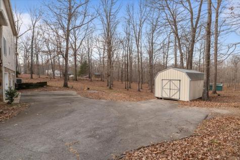 1077 Claylick Road White Bluff TN 37187