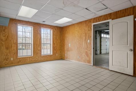 1077 Claylick Road White Bluff TN 37187
