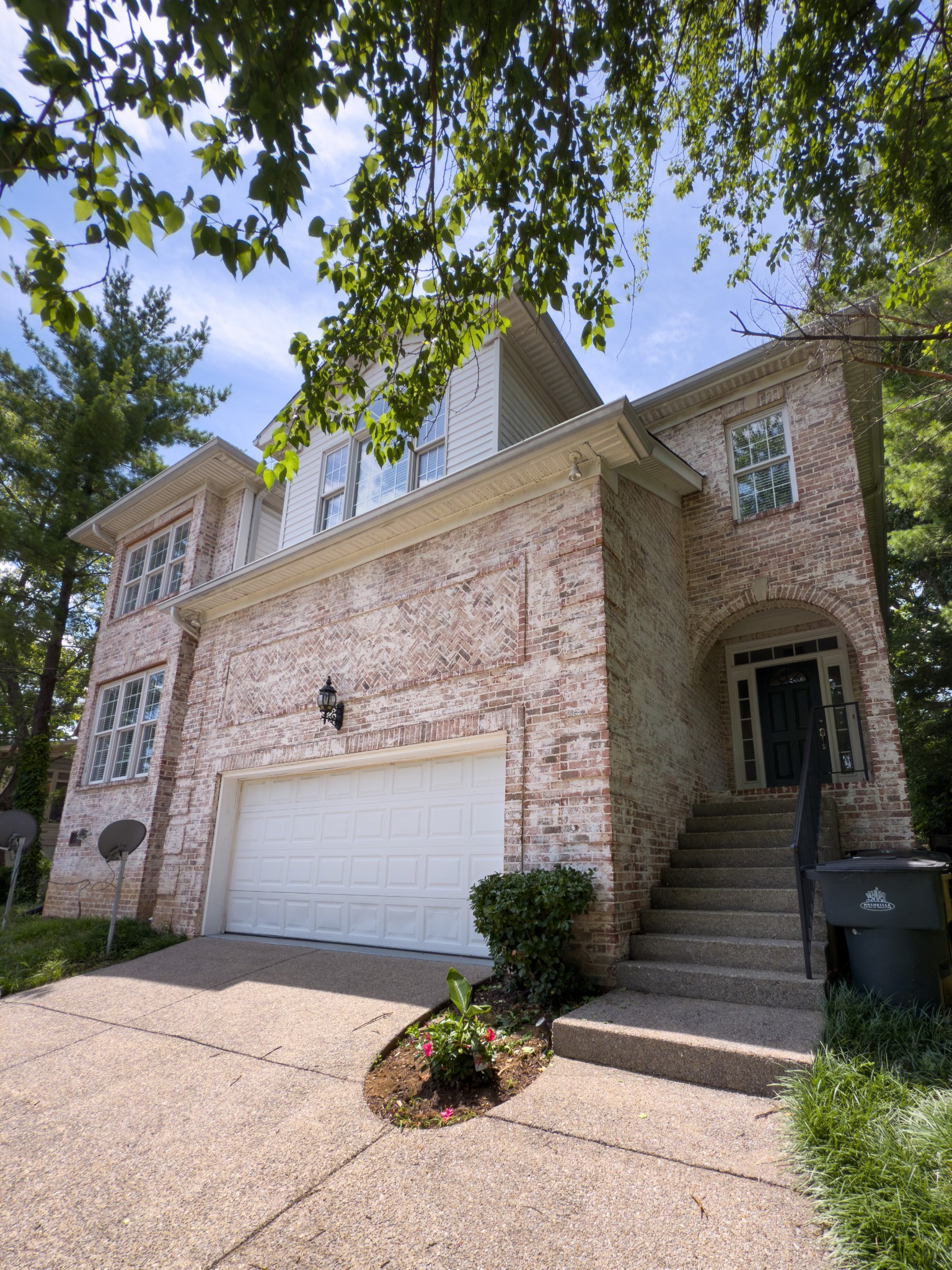 525 32nd Ave, S Nashville TN 37212