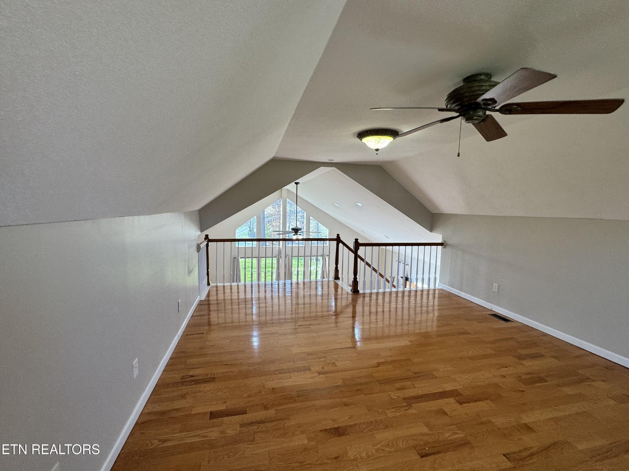 5519 S York Highway Grimsley TN 38565