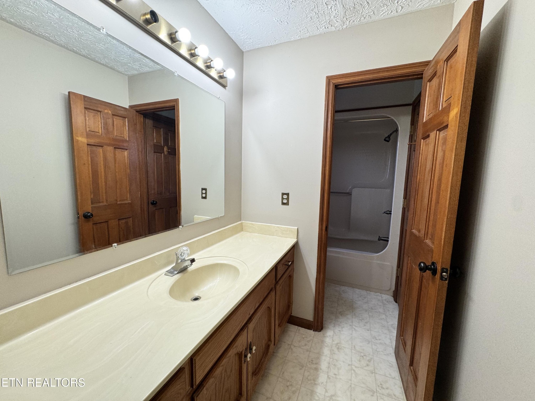 5519 S York Highway Grimsley TN 38565
