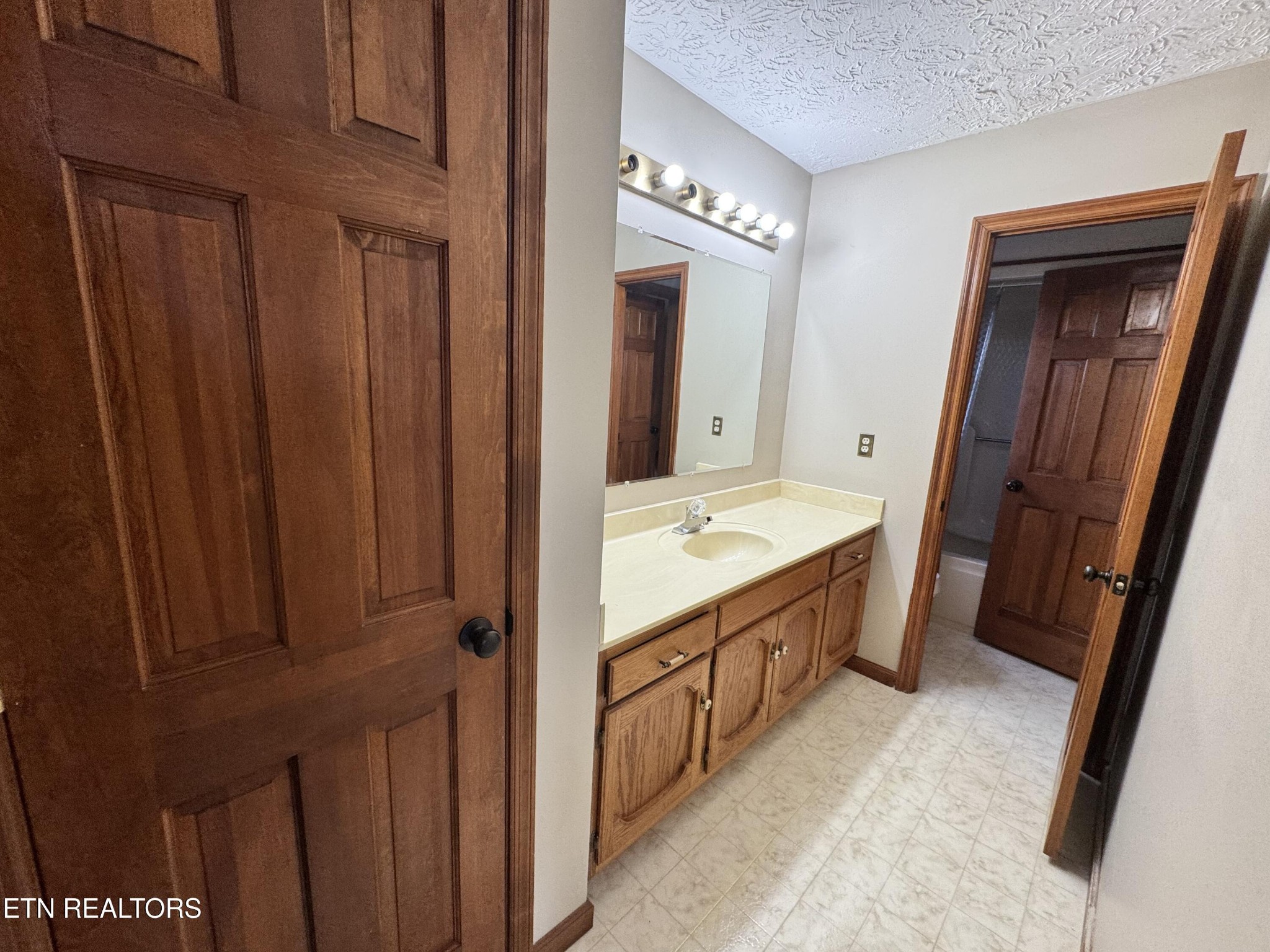 5519 S York Highway Grimsley TN 38565