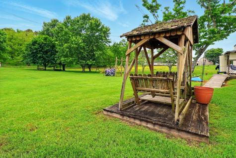 1142 Maxwell Road Belvidere TN 37306