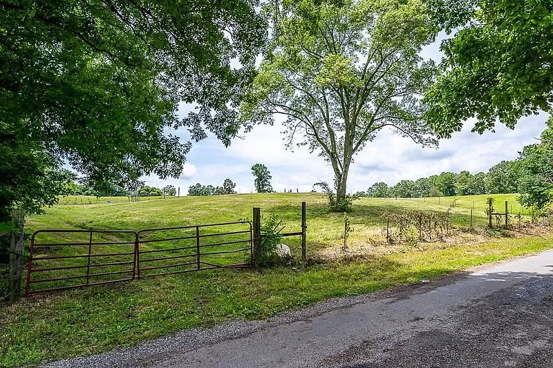 2562 Peeled Chestnut Lane Sparta TN 38583