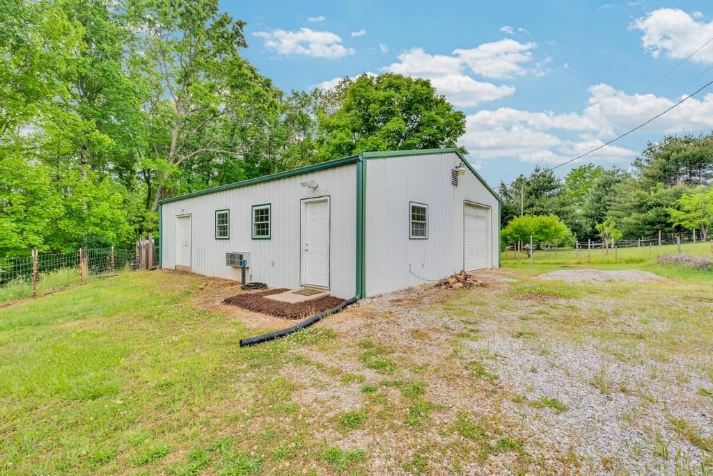 2193 Tollisontown Road Sparta TN 38583