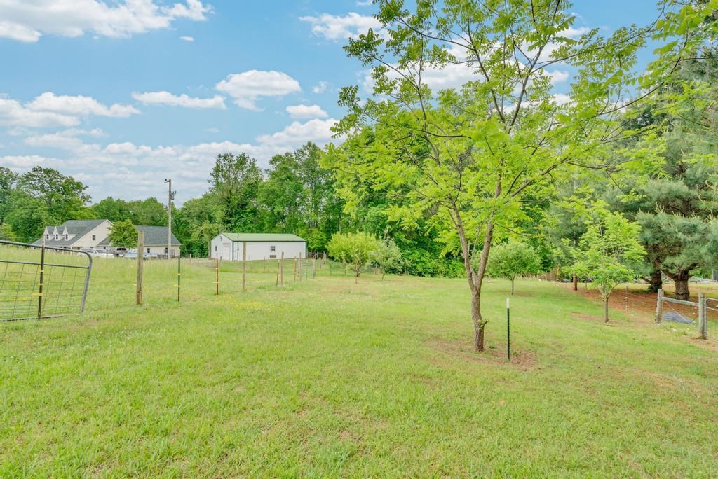 2193 Tollisontown Road Sparta TN 38583