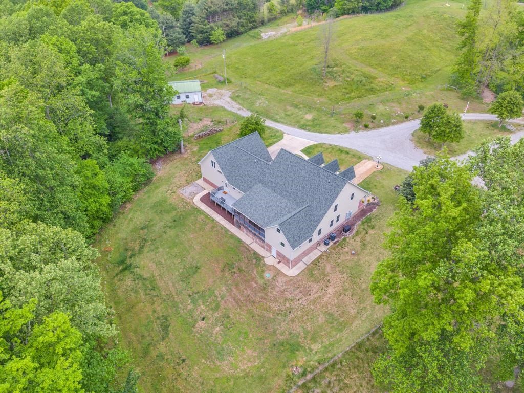 2193 Tollisontown Road Sparta TN 38583