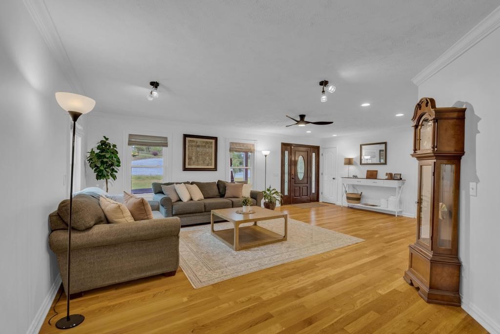 2193 Tollisontown Road Sparta TN 38583