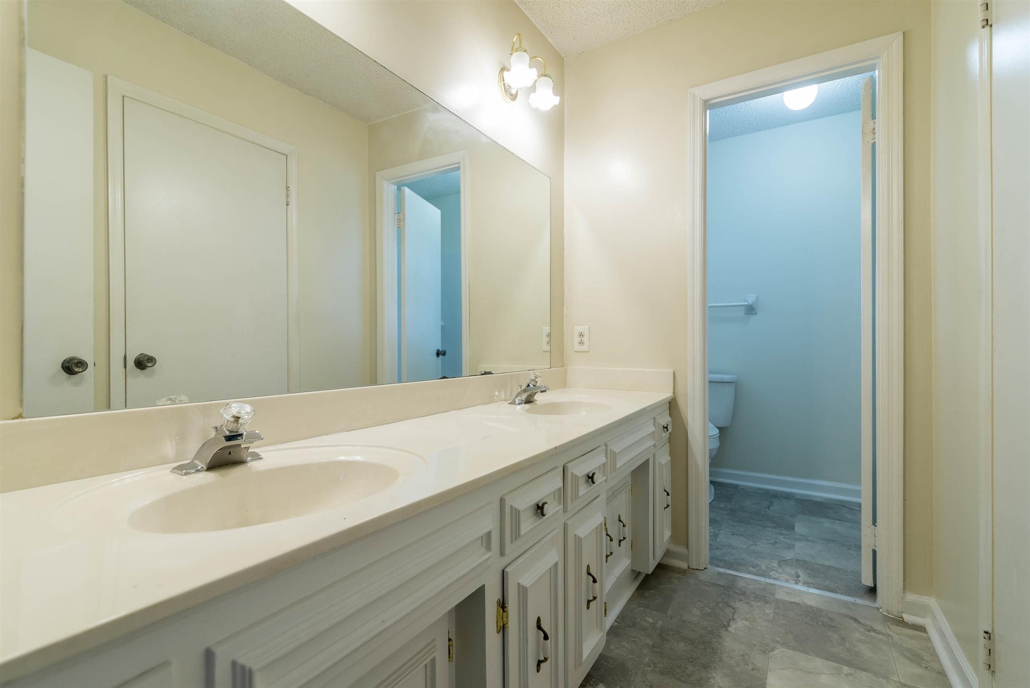 545 Castlegate Drive Nashville TN 37217