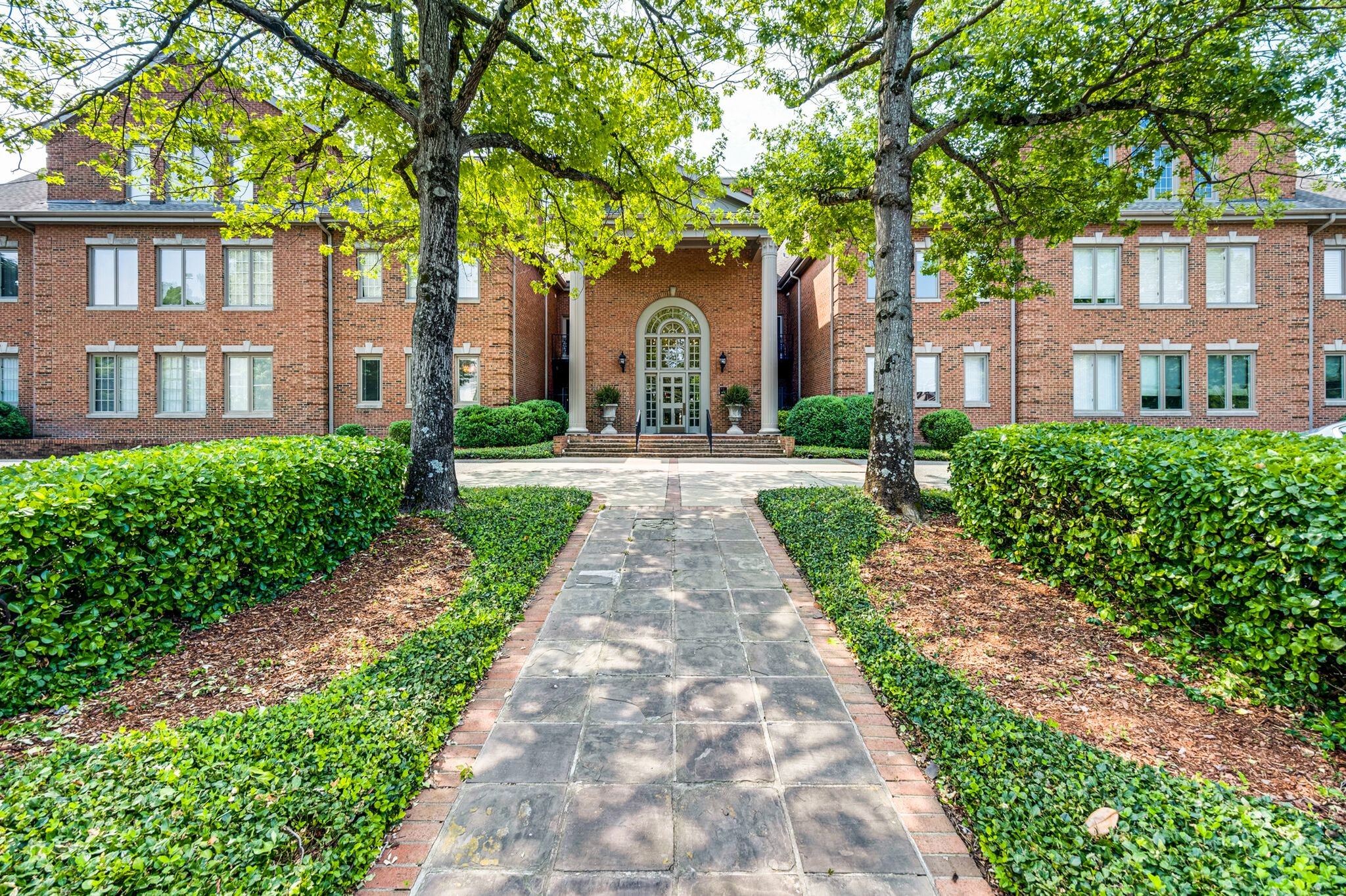 3733 West End Avenue Nashville TN 37205