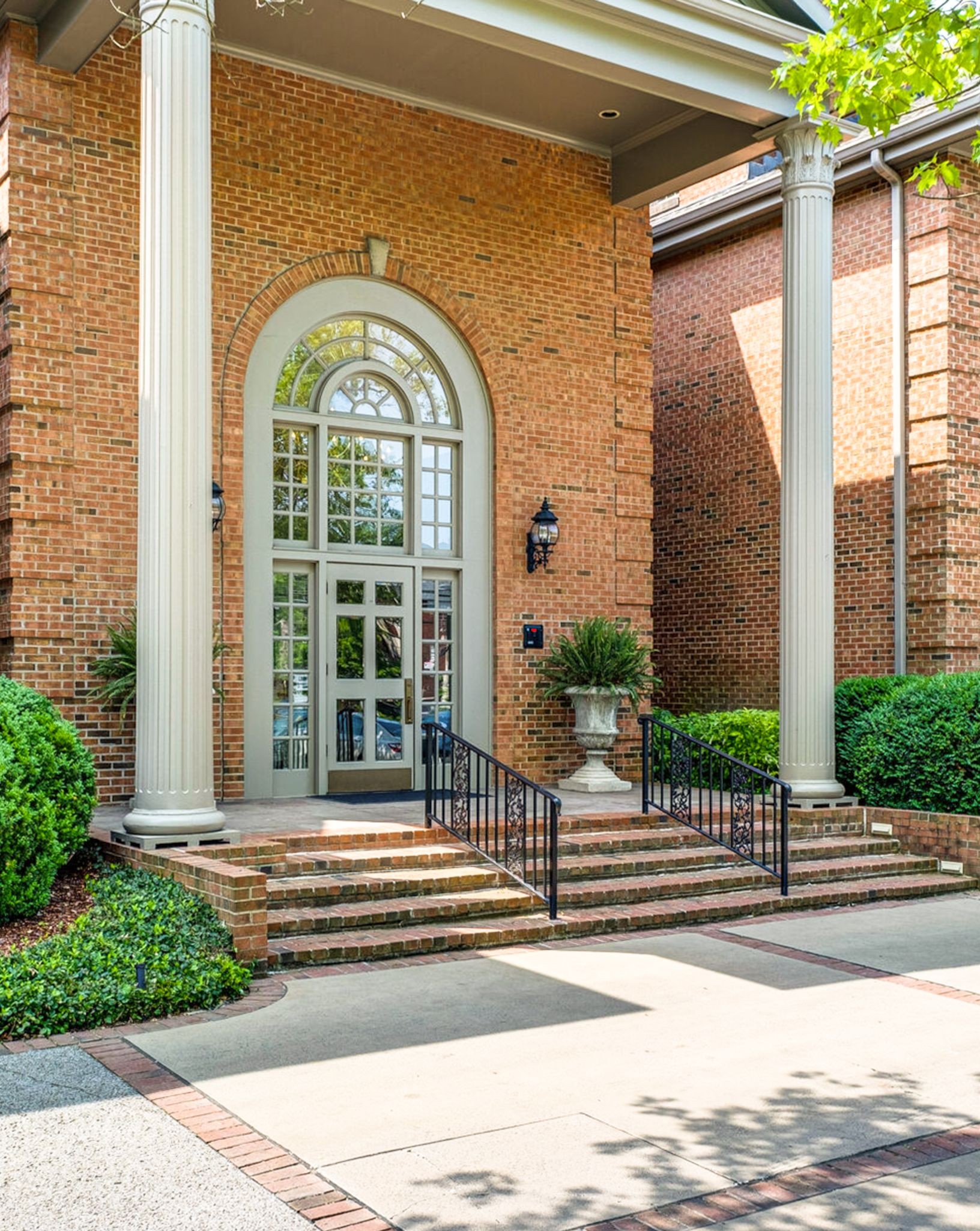 3733 West End Avenue Nashville TN 37205