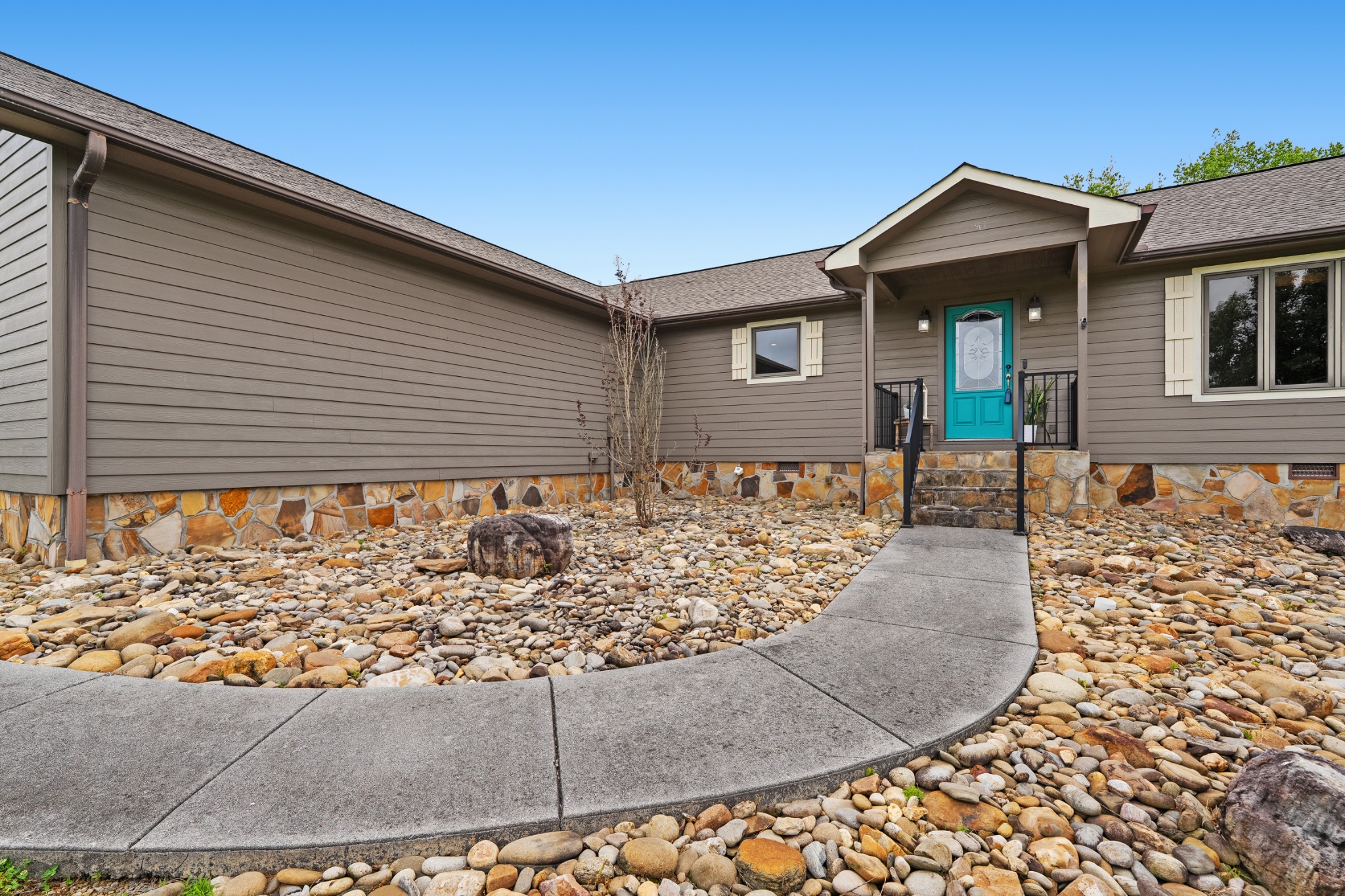 6052 Morganton Road Greenback TN 37742