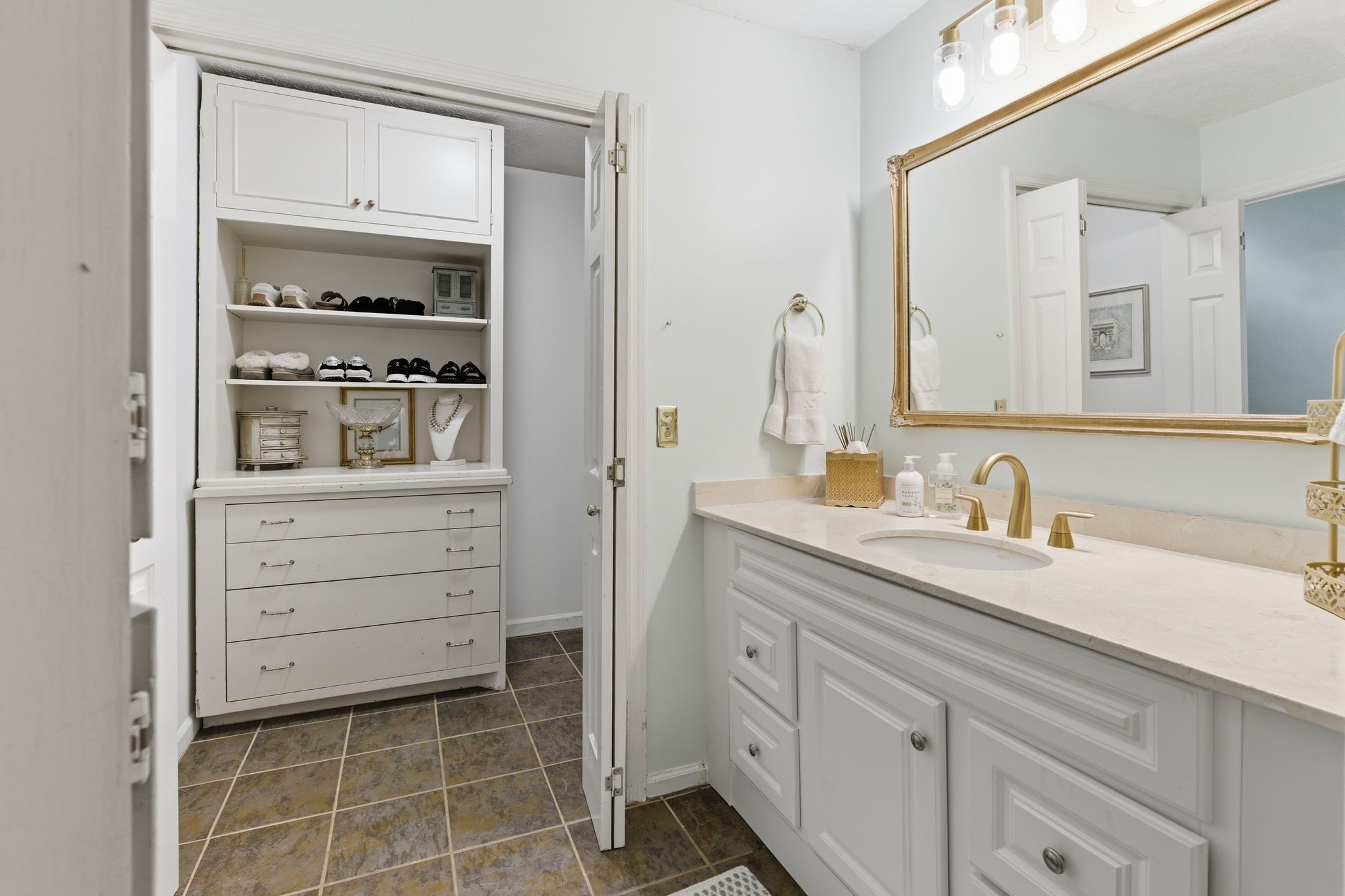 5141 English Village Drive Nashville TN 37211
