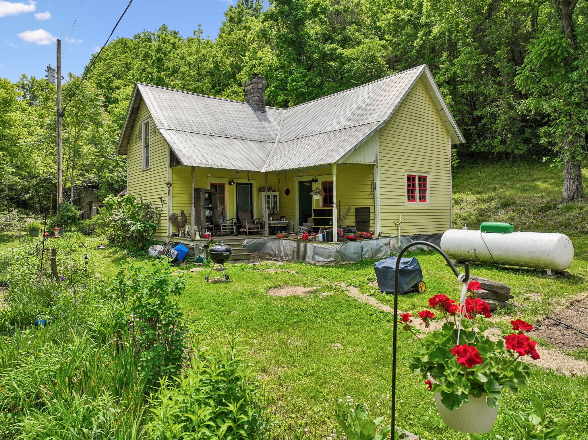 34 Friendship Hollow Road, N Pleasant Shade TN 37145