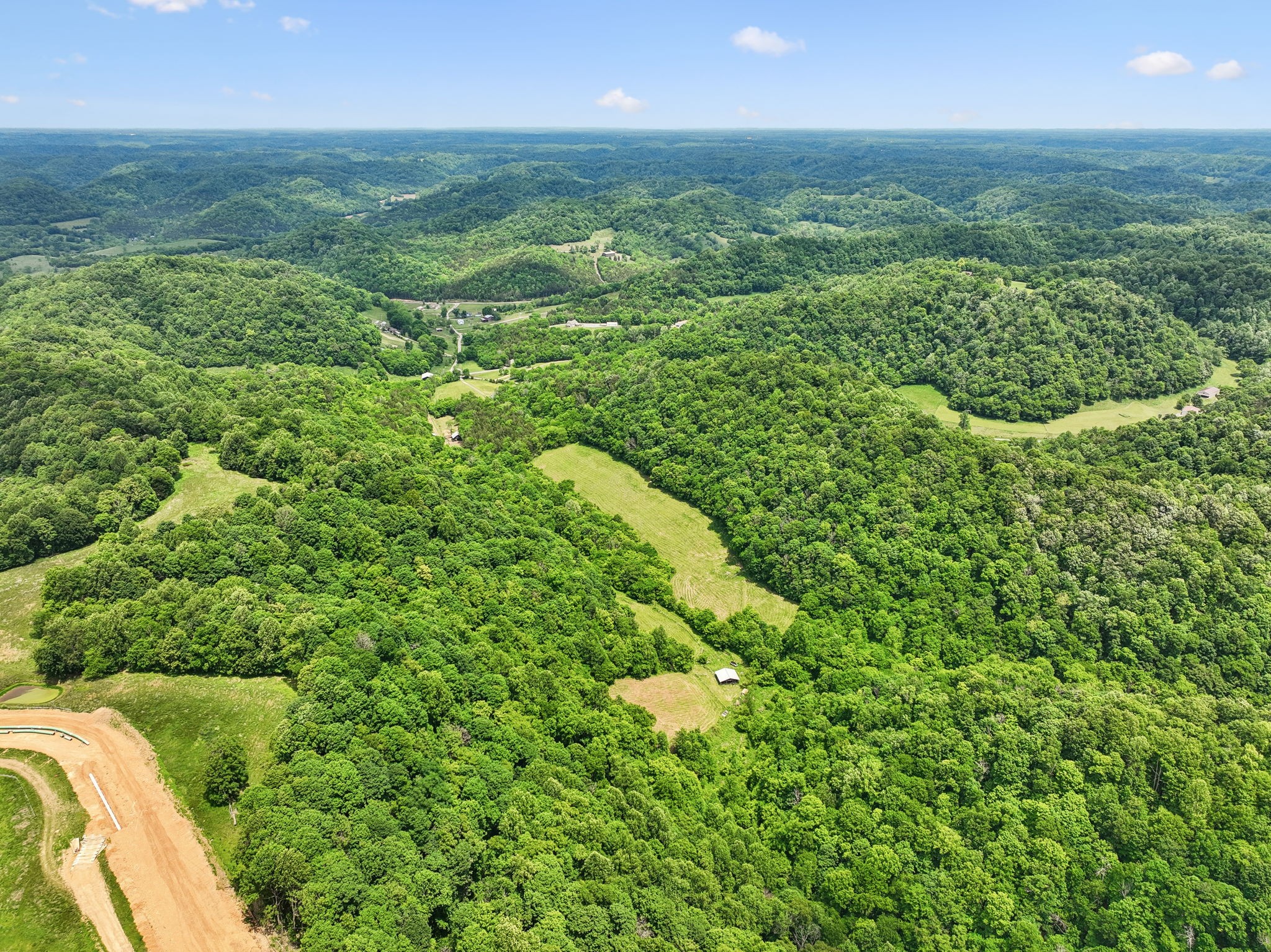 34 Friendship Hollow Road, N Pleasant Shade TN 37145