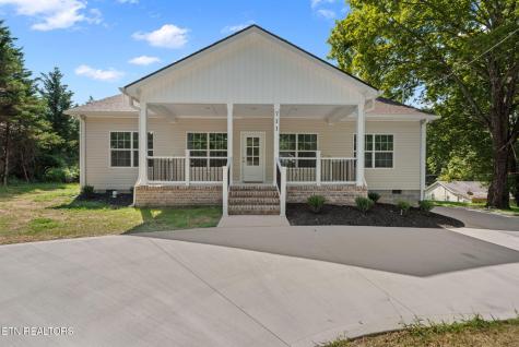 711 Byrd Street Clinton TN 37716
