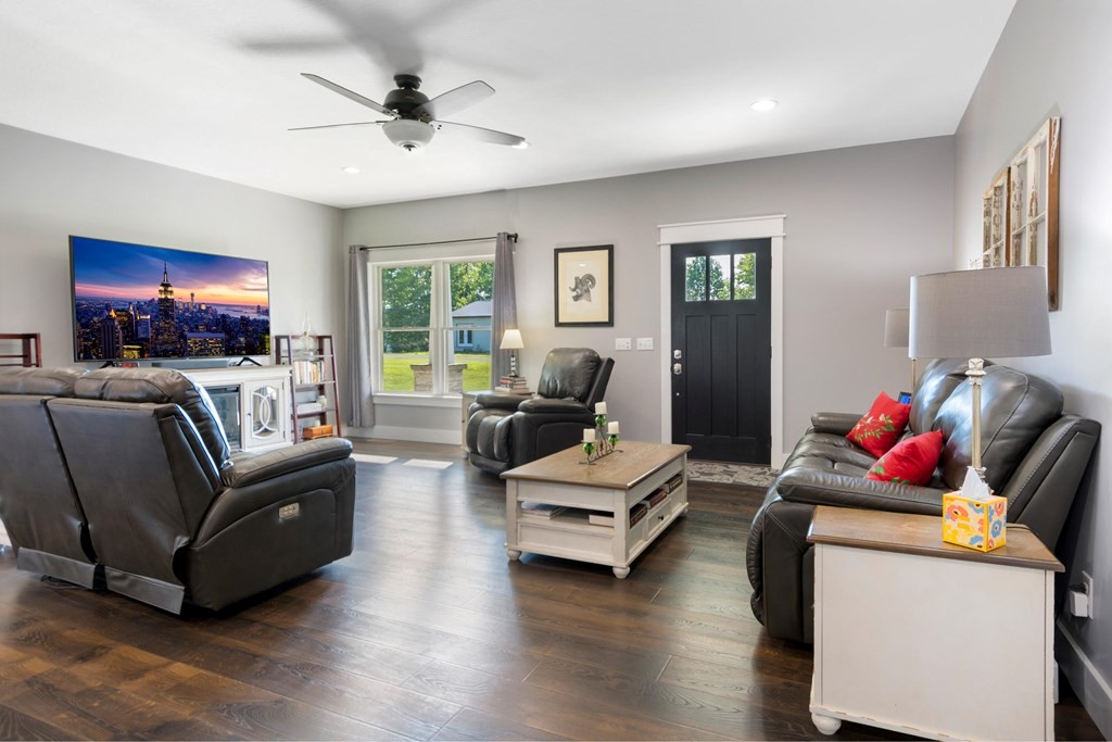 171 Lakeview Circle Byrdstown TN 38549