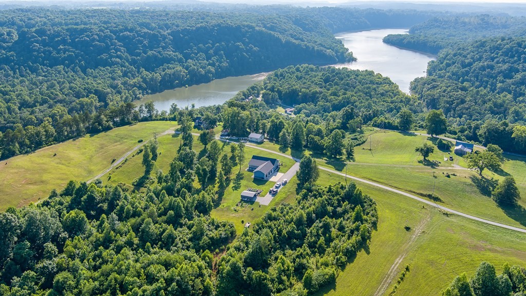 171 Lakeview Circle Byrdstown TN 38549