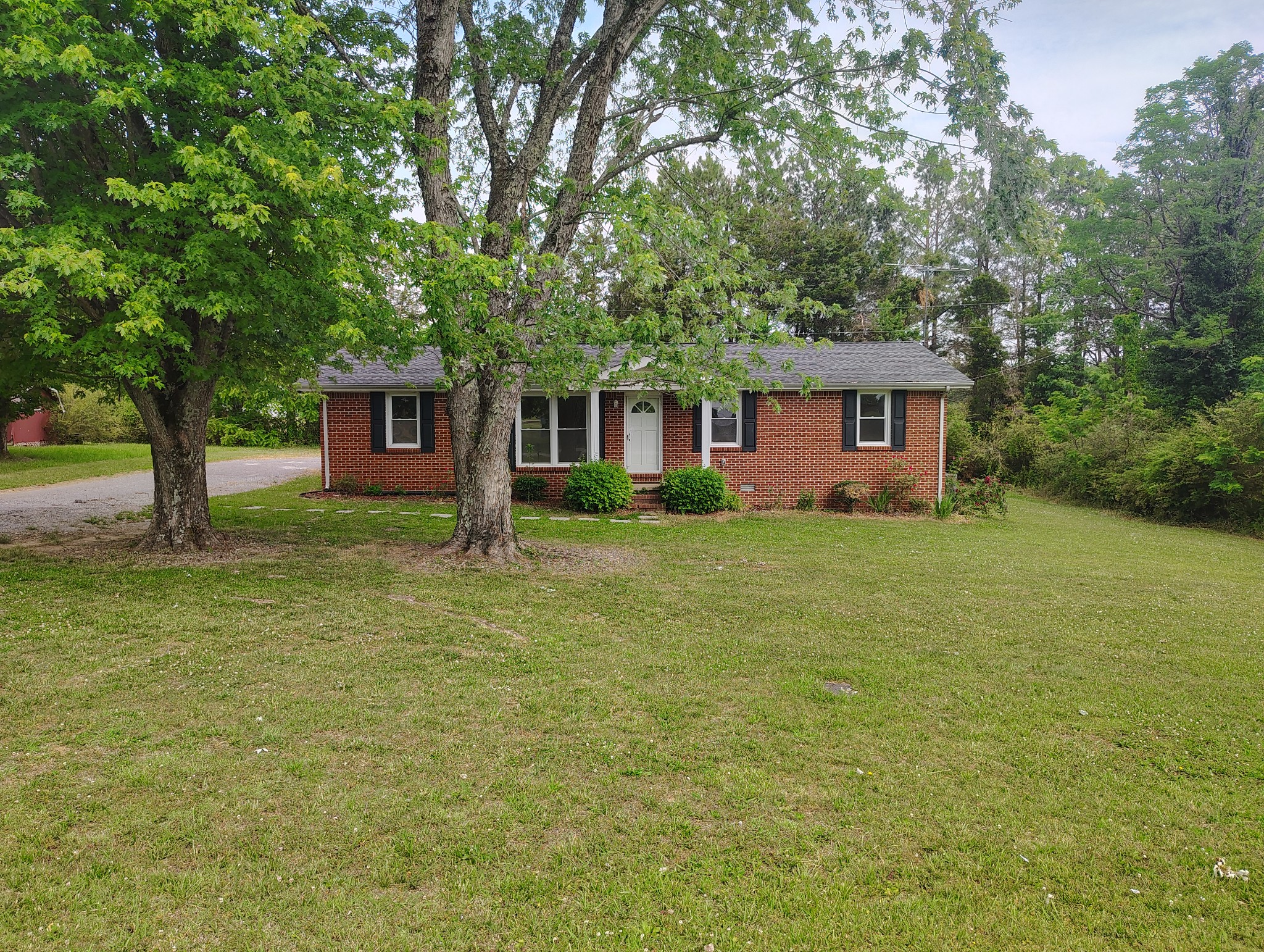 619 Baker Drive Lafayette TN 37083