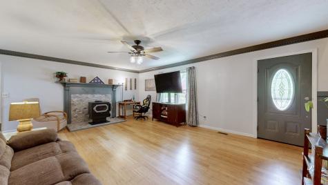 4648 31 Hwy, W Cottontown TN 37048
