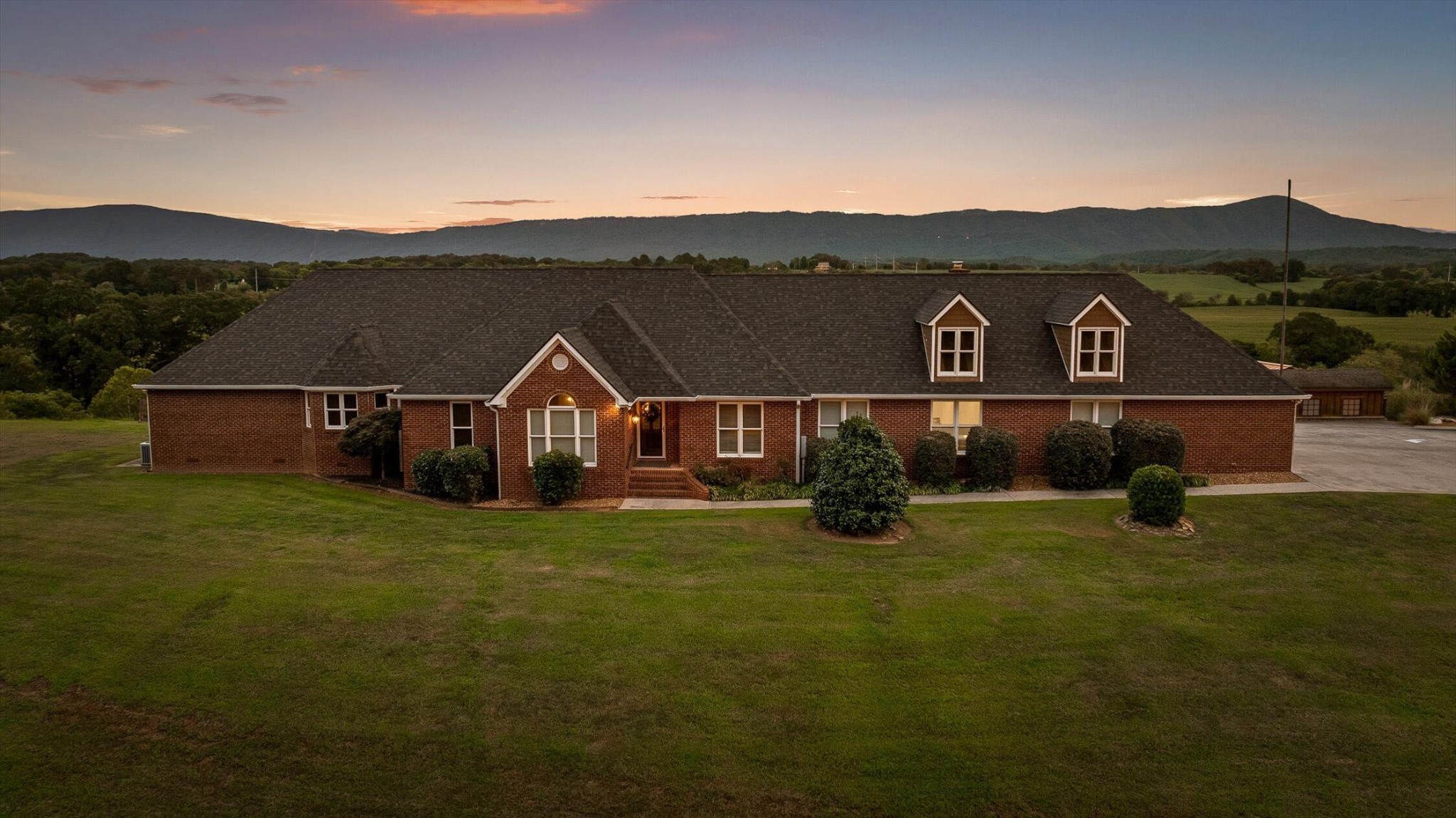 1020 Thomas Road Benton TN 37307