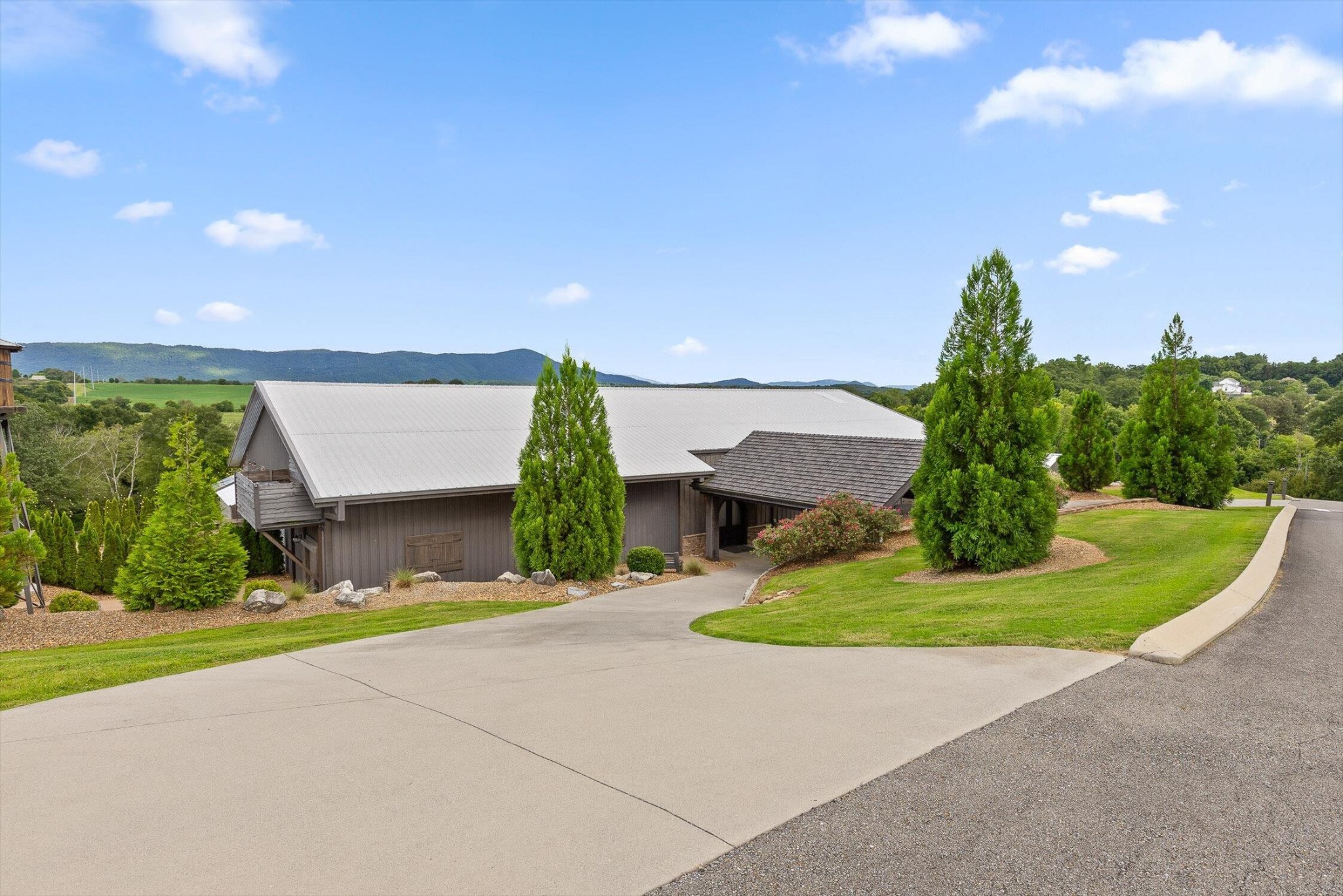 1020 Thomas Road Benton TN 37307