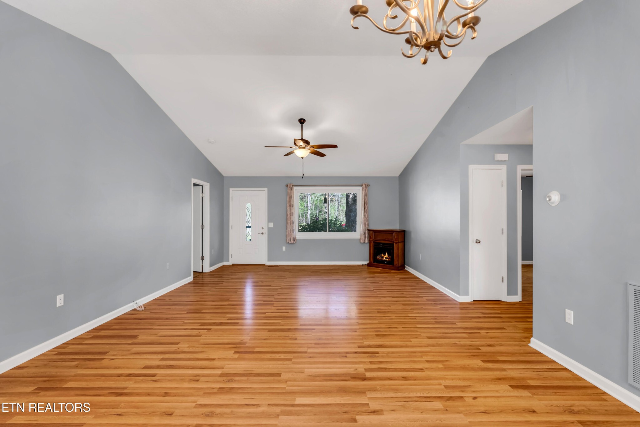 1954 Spruce Loop Crossville TN 38555