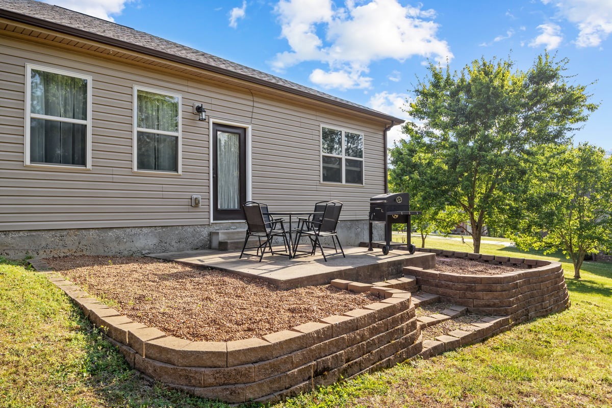 18010 Castle Court Bon Aqua TN 37025