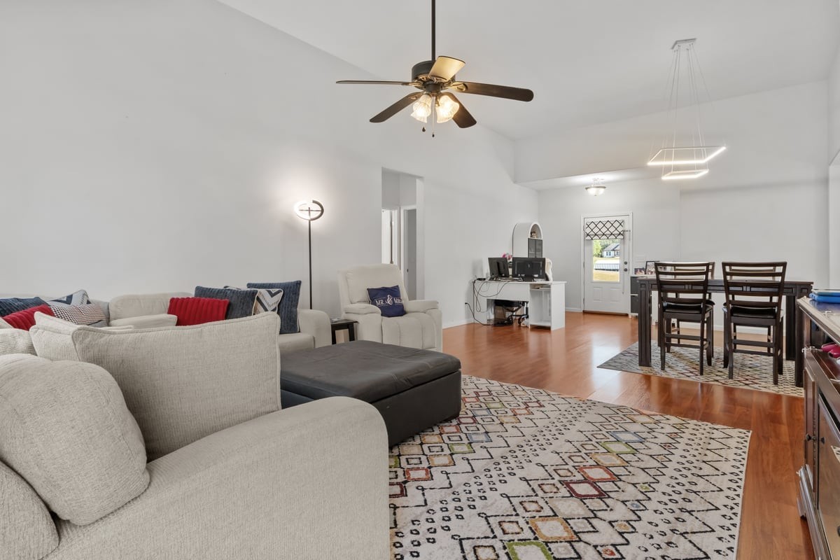 18010 Castle Court Bon Aqua TN 37025