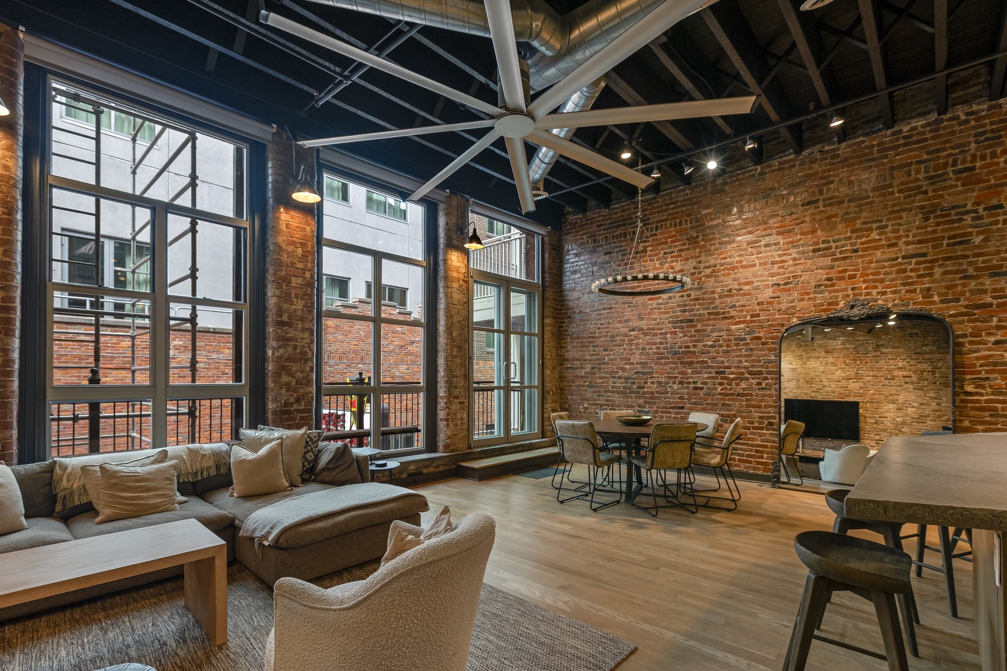 Nashville TN, 207 3RD Avenue N, Unit 402