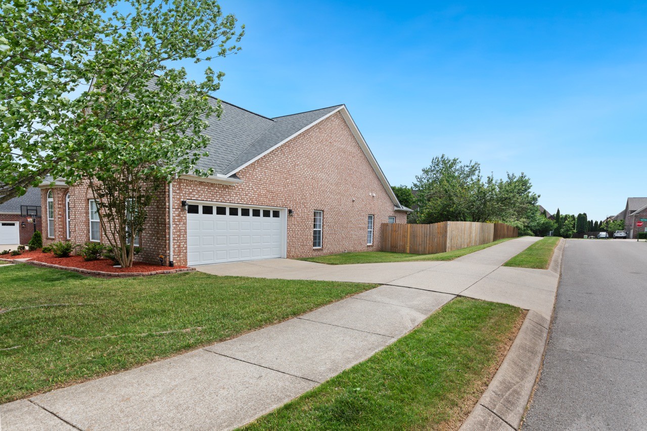 1085 Nealcrest Circle Spring Hill TN 37174