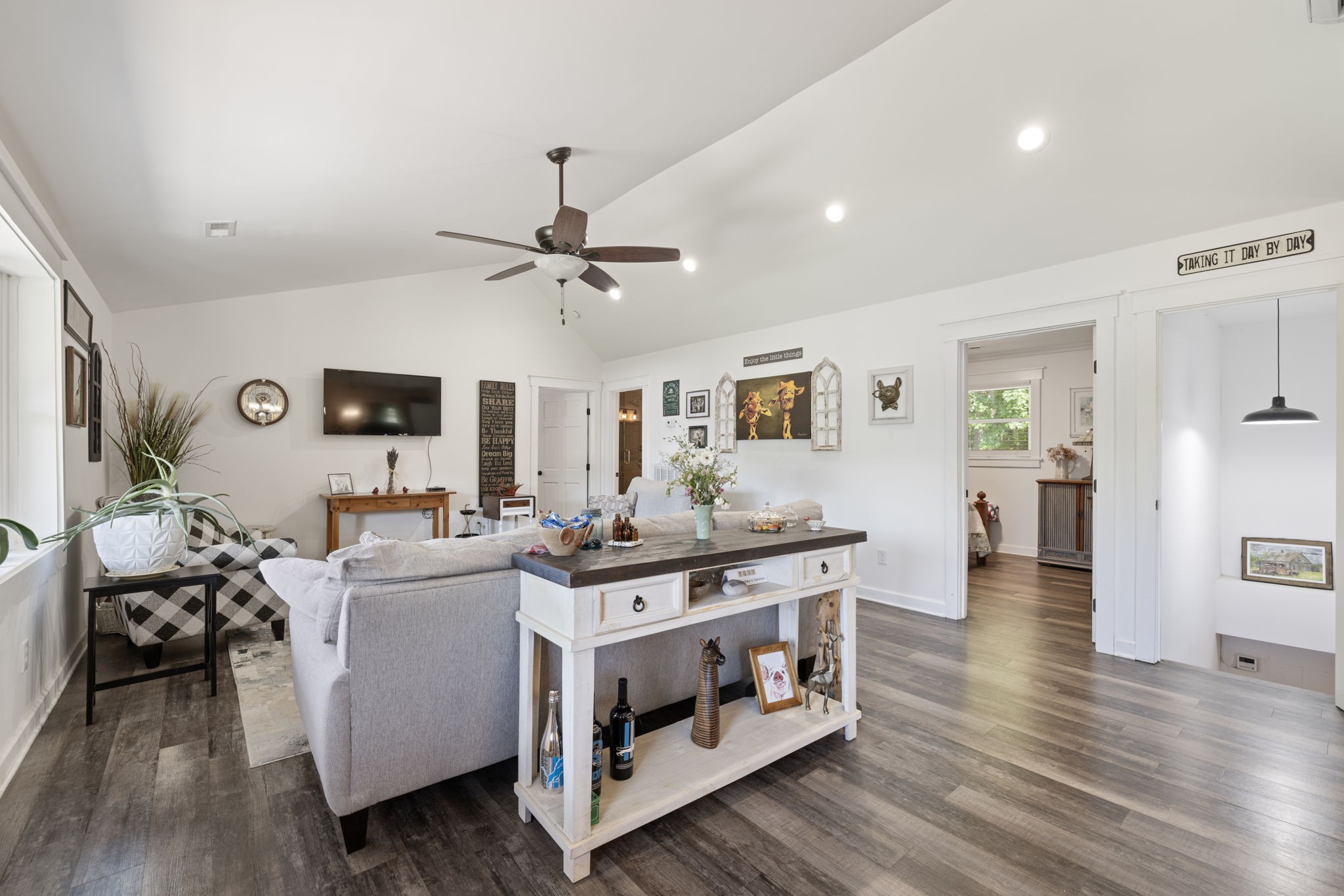 7623 Highway 100 Bon Aqua TN 37025