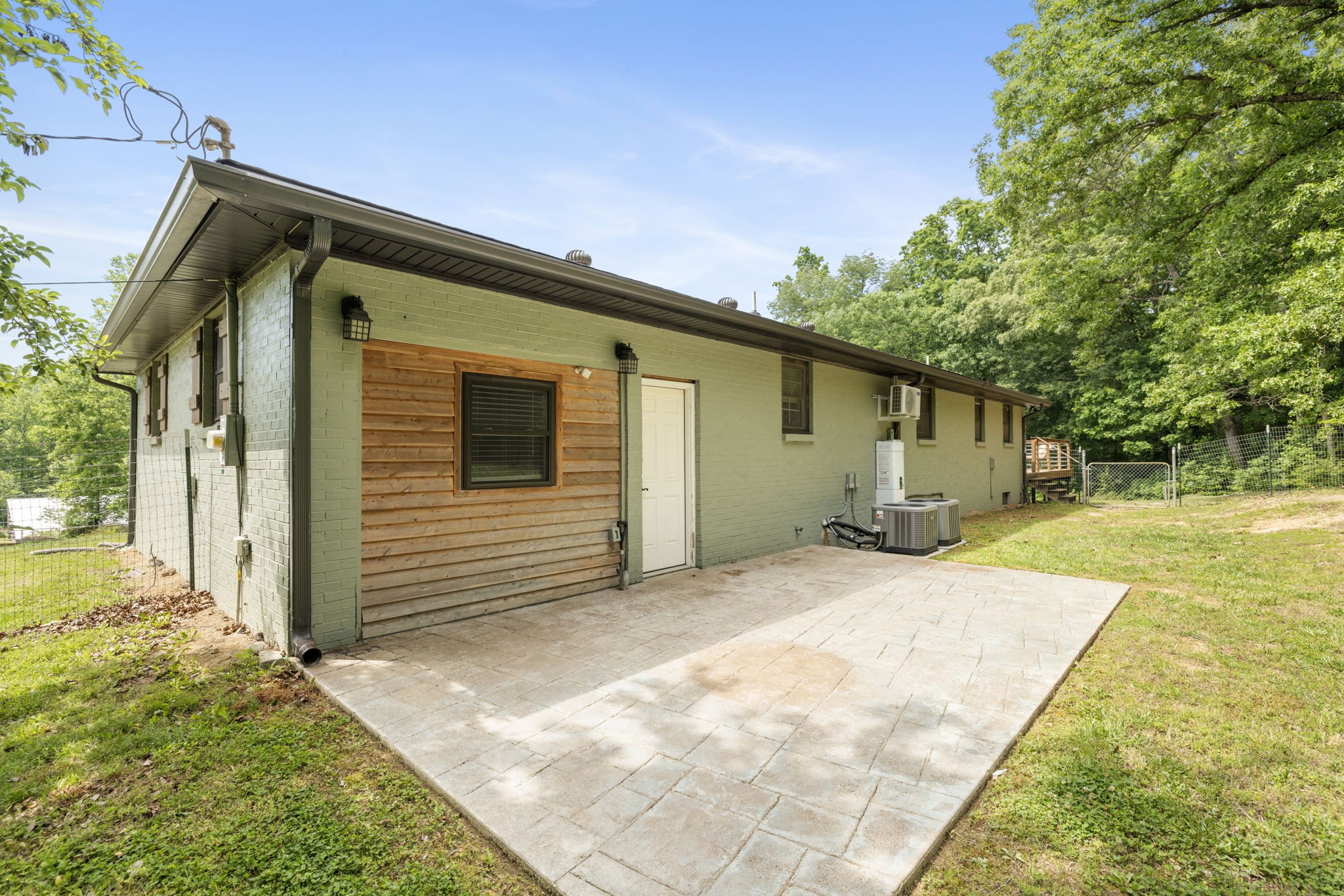 7623 Highway 100 Bon Aqua TN 37025