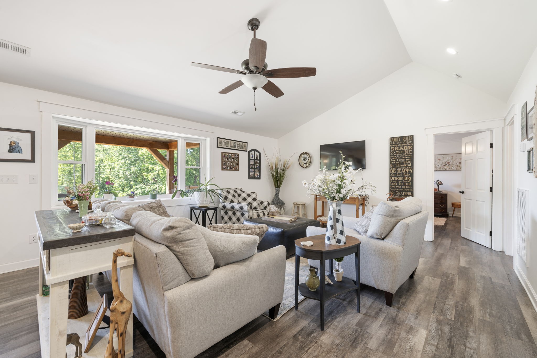 7623 Highway 100 Bon Aqua TN 37025