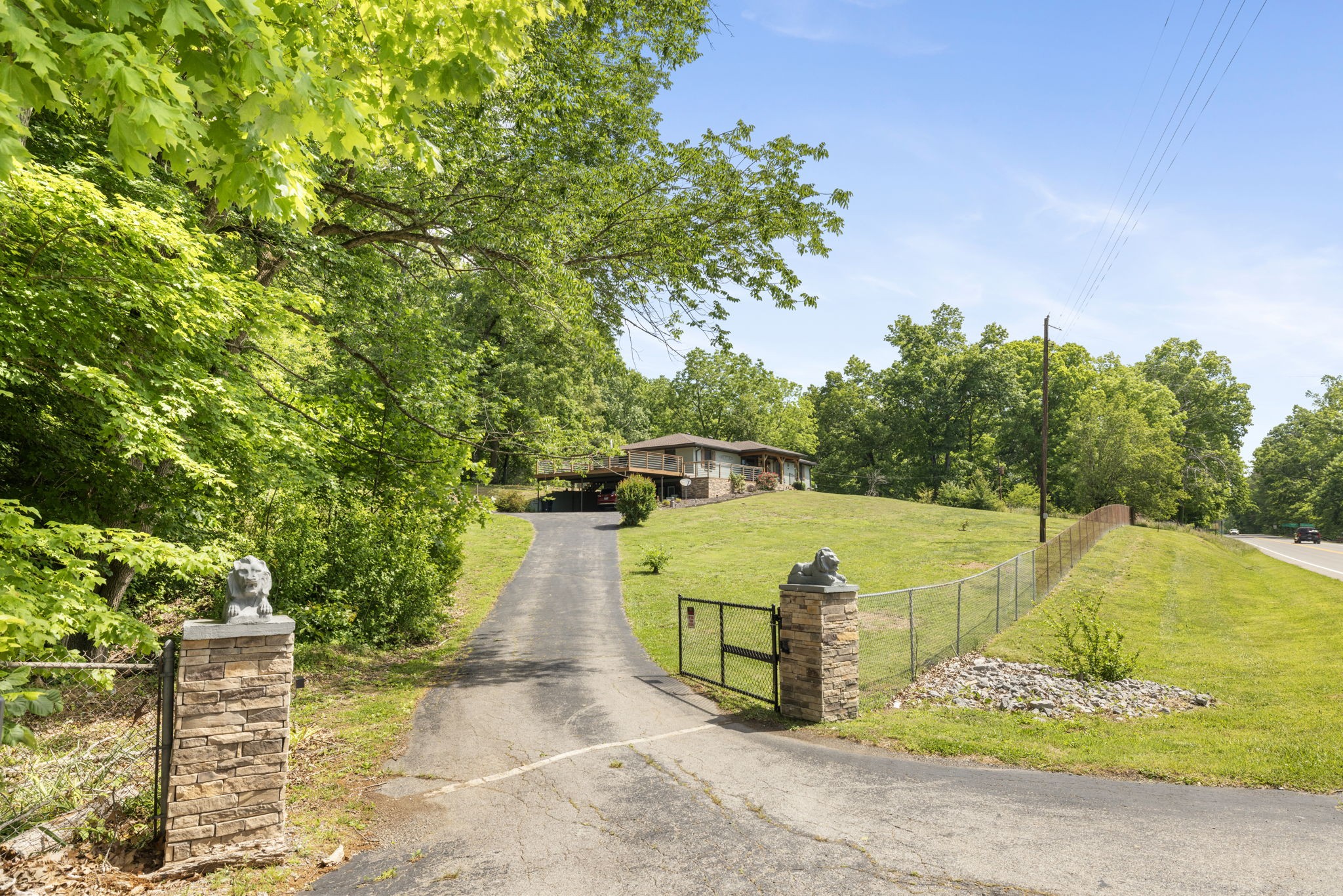 7623 Highway 100 Bon Aqua TN 37025