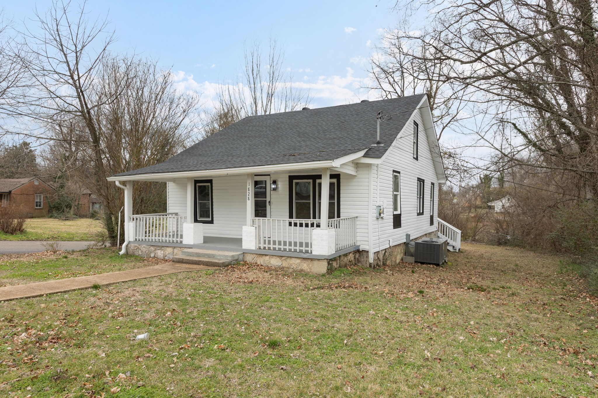 1828 S Main Street Columbia TN 38401