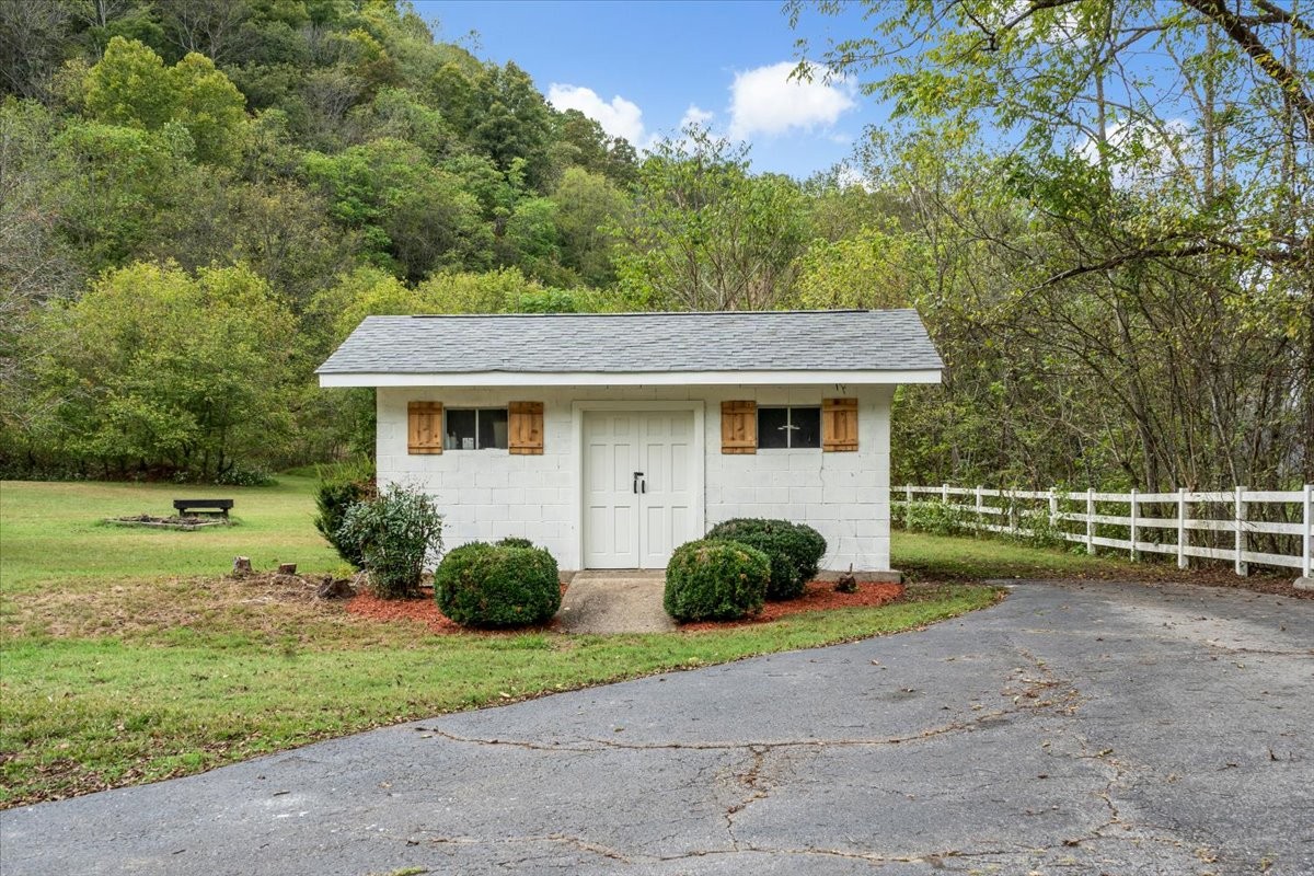 315 Little Creek Road Pleasant Shade TN 37145