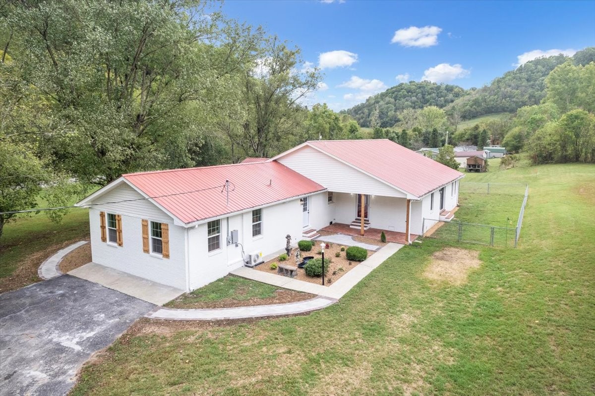 315 Little Creek Road Pleasant Shade TN 37145