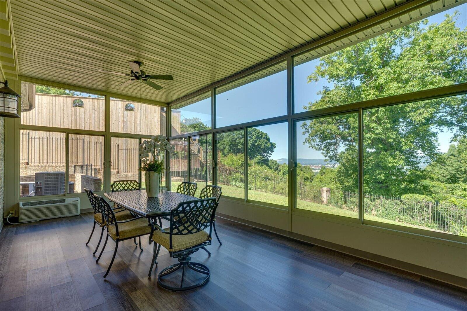 551 N Crest Court Chattanooga TN 37404