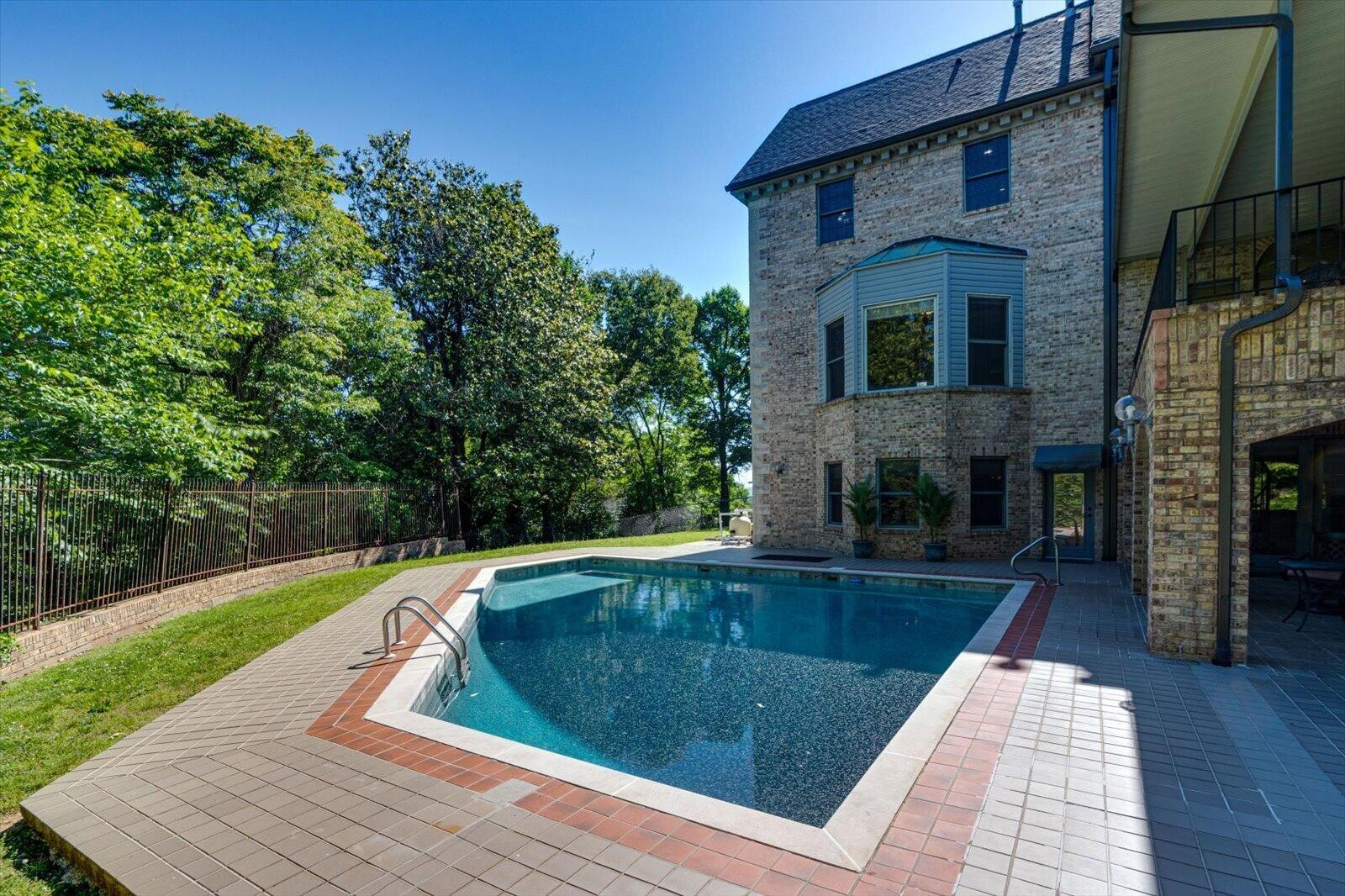 551 N Crest Court Chattanooga TN 37404