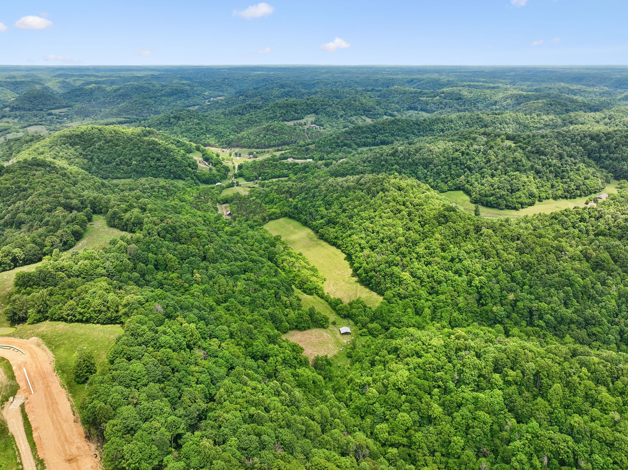 34 Friendship Hollow Road, N Pleasant Shade TN 37145