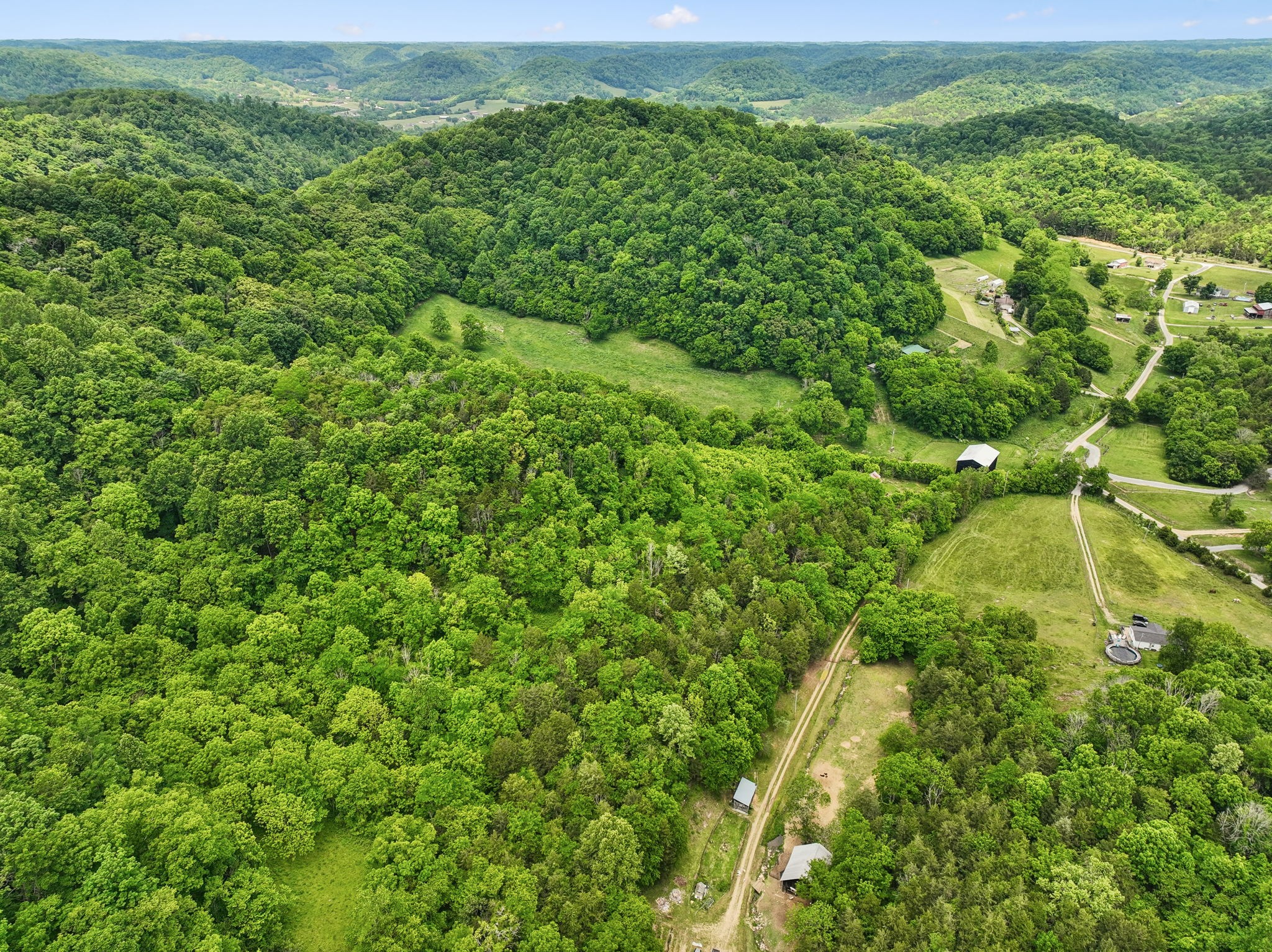 34 Friendship Hollow Road, N Pleasant Shade TN 37145
