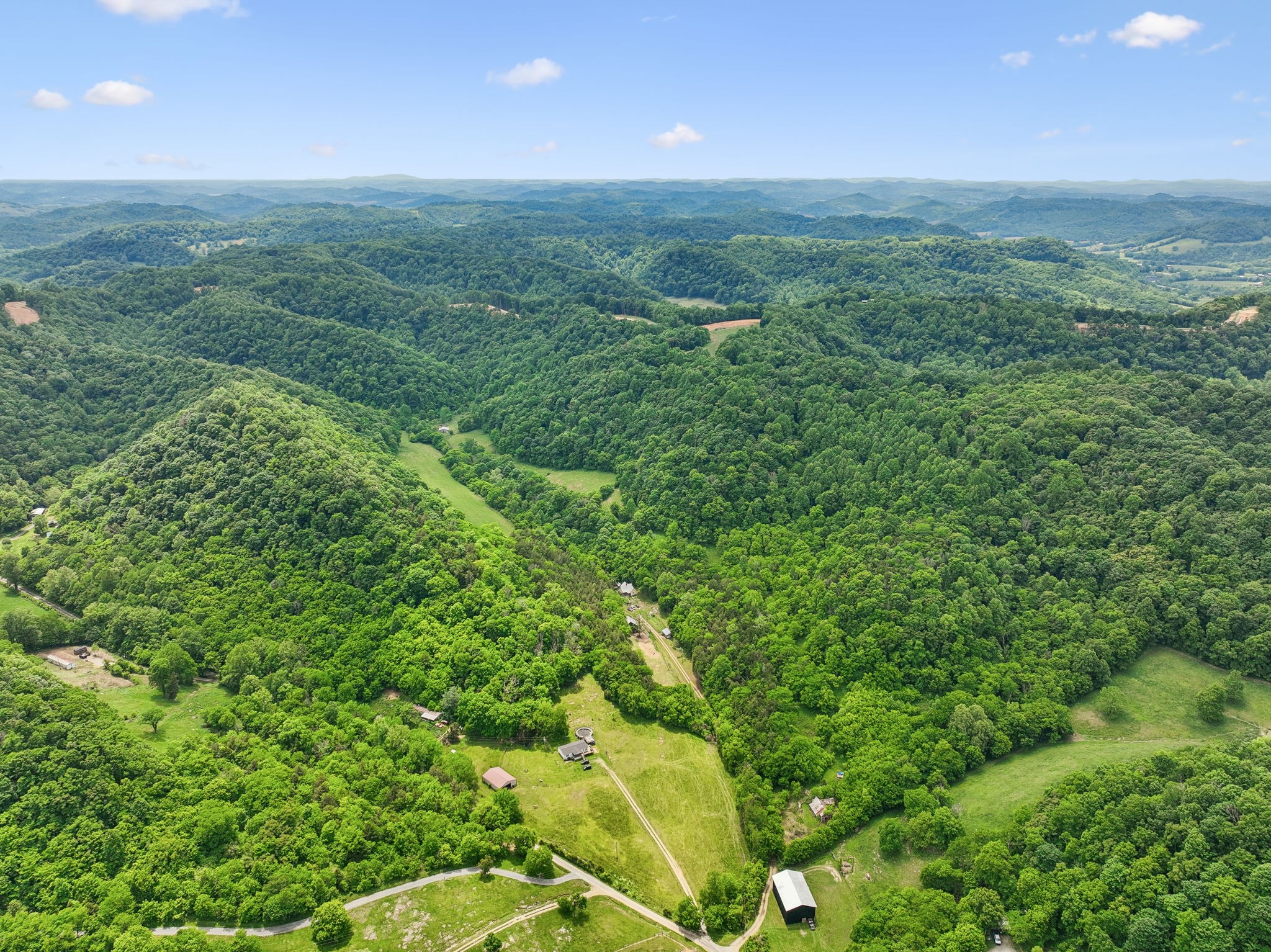 34 Friendship Hollow Road, N Pleasant Shade TN 37145