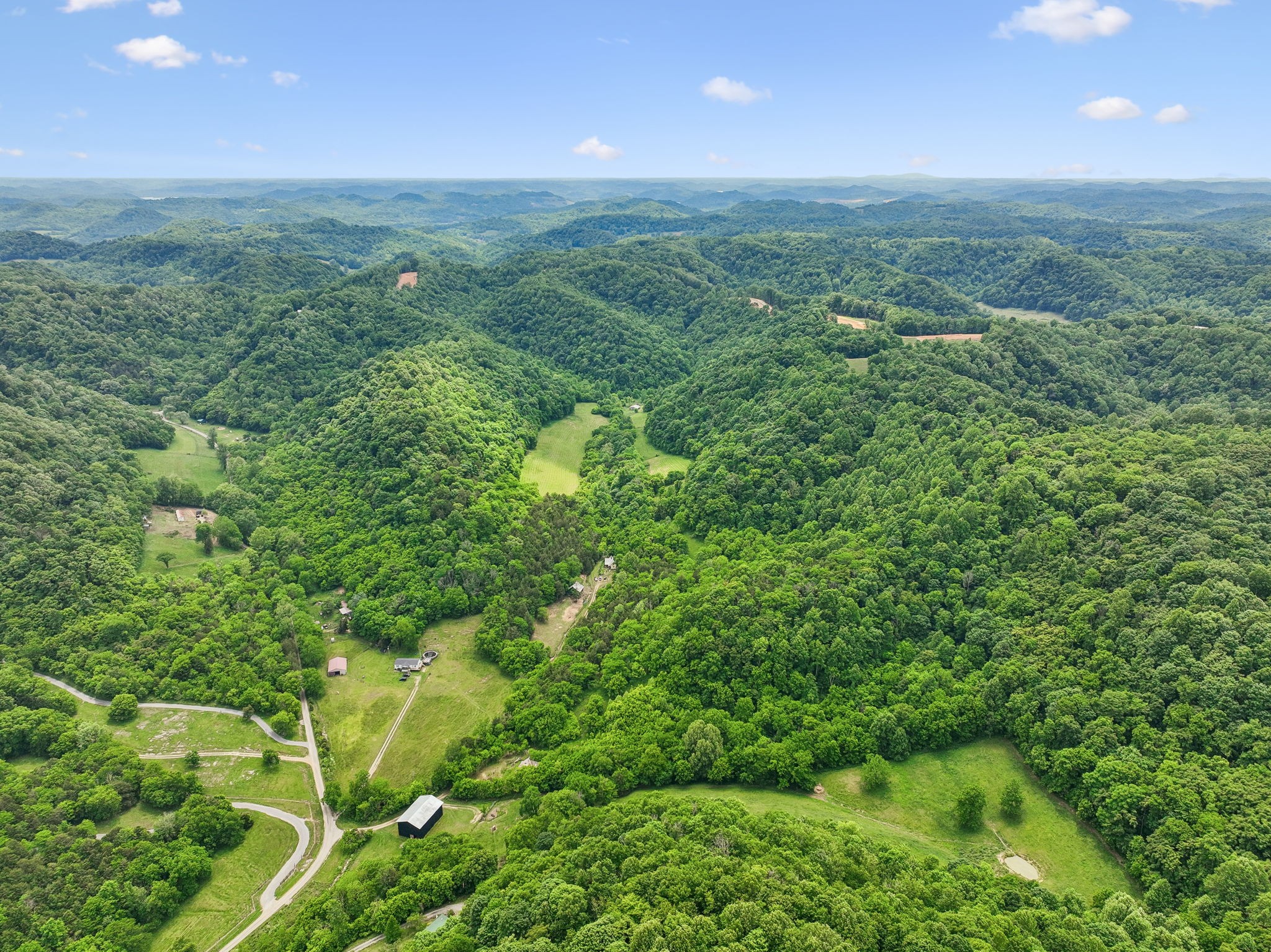 34 Friendship Hollow Road, N Pleasant Shade TN 37145
