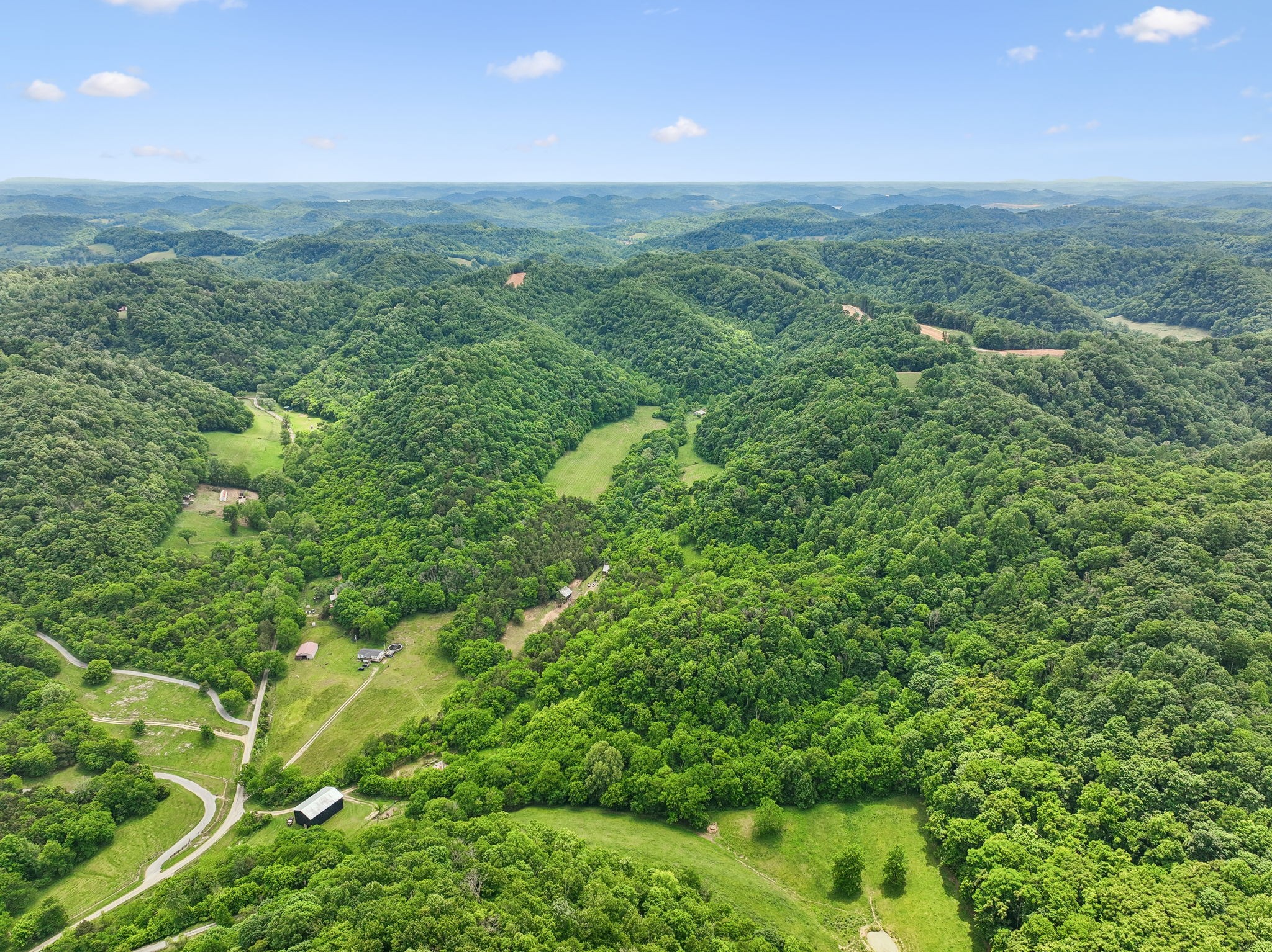 34 Friendship Hollow Road, N Pleasant Shade TN 37145