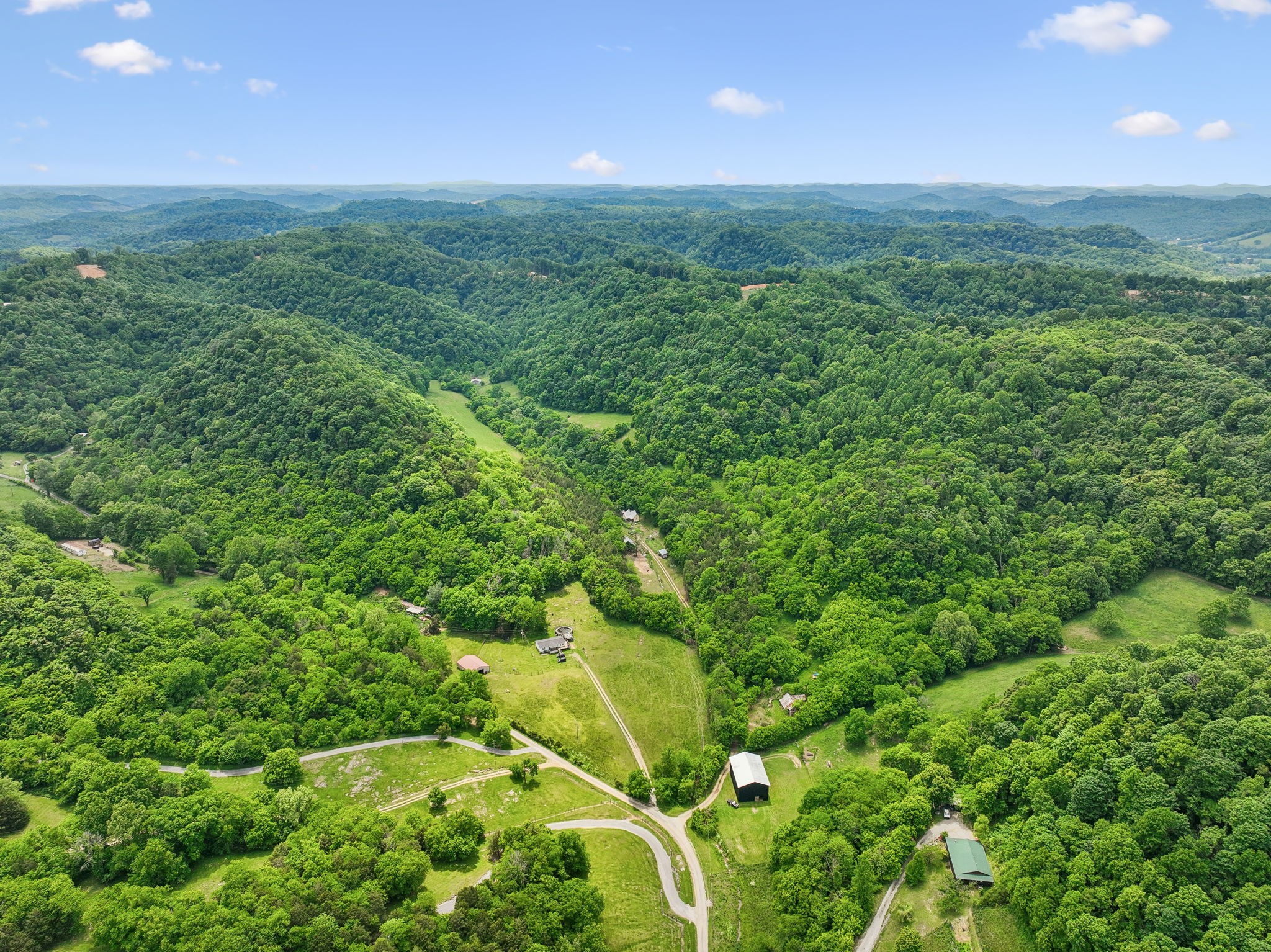 34 Friendship Hollow Road, N Pleasant Shade TN 37145