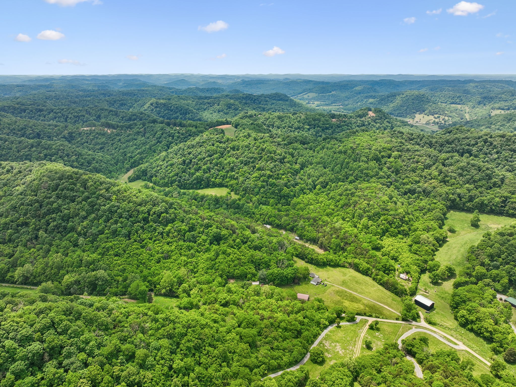 34 Friendship Hollow Road, N Pleasant Shade TN 37145