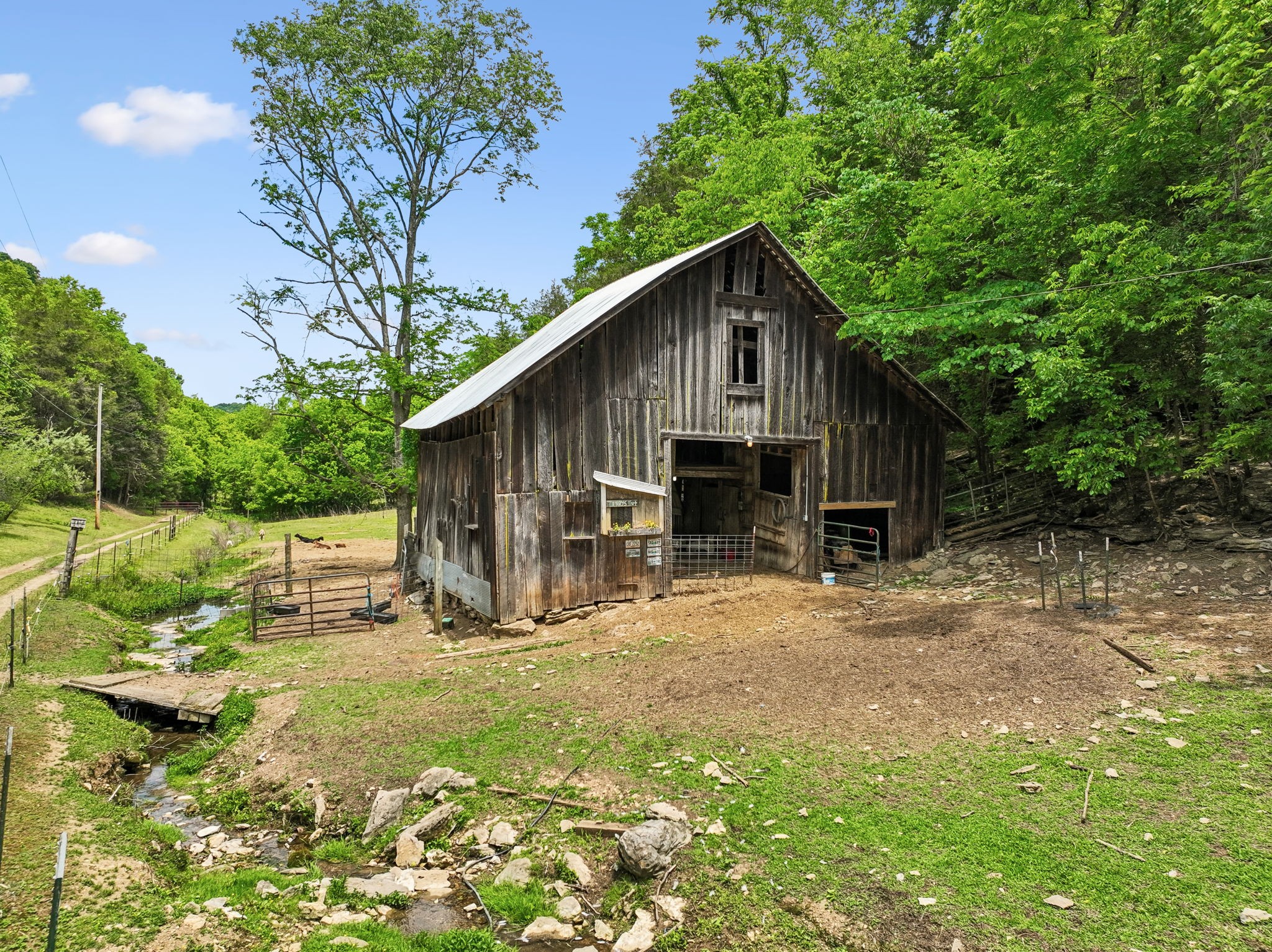 34 Friendship Hollow Road, N Pleasant Shade TN 37145