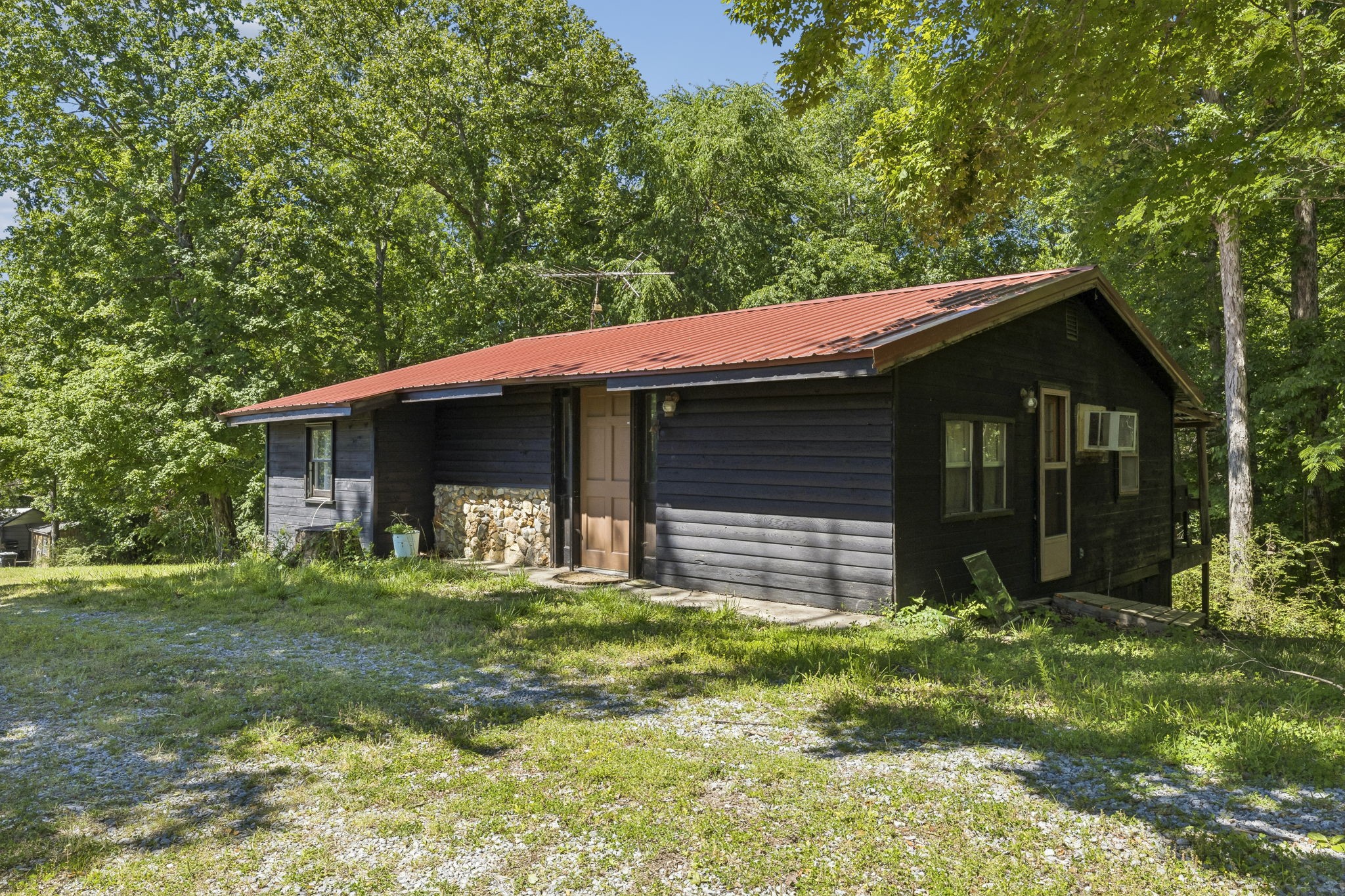 Cadiz KY, 710 Shine Lane